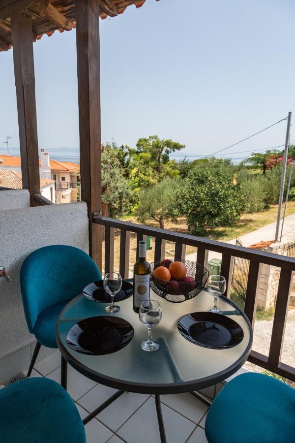 Maisonette “the White Rabbit” * Afytos