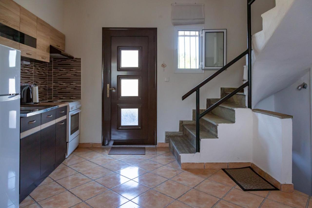 Maisonette “the White Rabbit” * Afytos